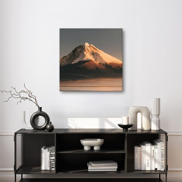 Quadro su tela – Montagna maestosa sopra la nebbia