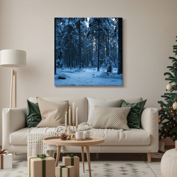 Quadro su tela – Bosco innevato nella luce blu del crepuscolo