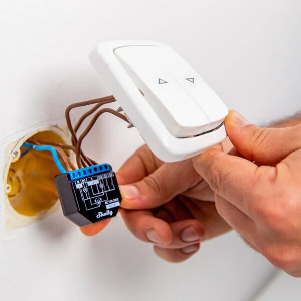 Shelly Plus 2PM 16A AC/DC Interruttore relè Smart 2 canali Controller Tapparelle monitoraggio consumi WiFi Bluetooth