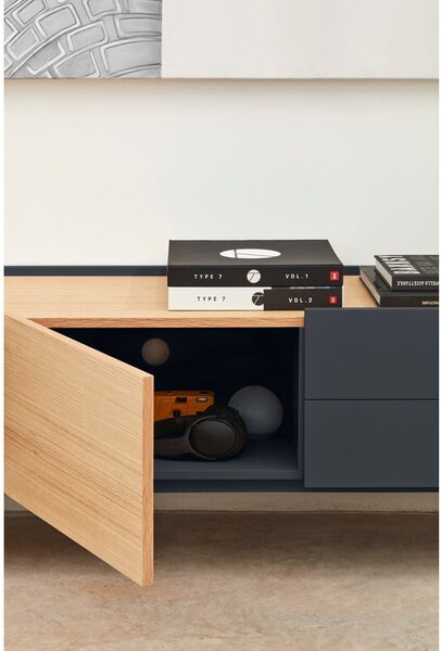Tavolo TV in rovere decorato in colore antracite-naturale 180x45 cm Otto - Teulat