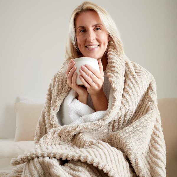 Copriletto di colore naturale 230x220 cm Heat Buddy Super Thermal – Catherine Lansfield