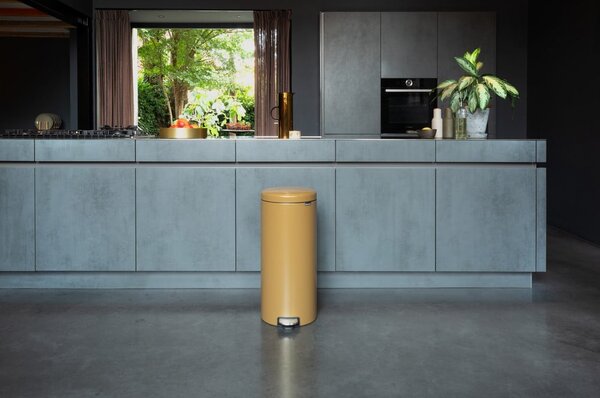 Cestino per la spazzatura dorato in acciaio con pedale 30 l NewIcon – Brabantia