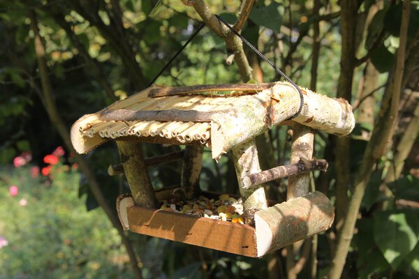 Mangiatoia per Uccellini 22x22xh17 cm in Legno FSC Naturale