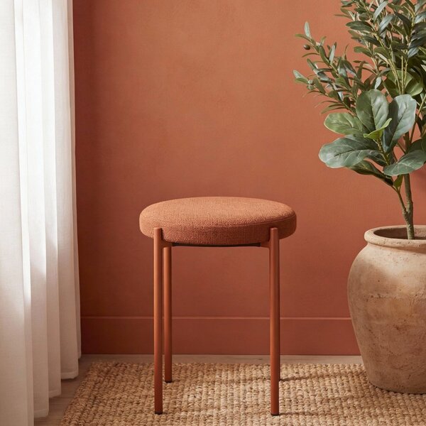 Sgabello color terracotta in metallo impilabile Pelican – Unique Furniture