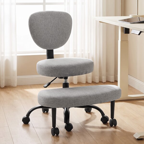 HOMCOM Sedia da Ufficio Ergonomica, Gambe Incrociate, Rotazione 360° con Ruote, Grigio Chiaro | Aosom Italy