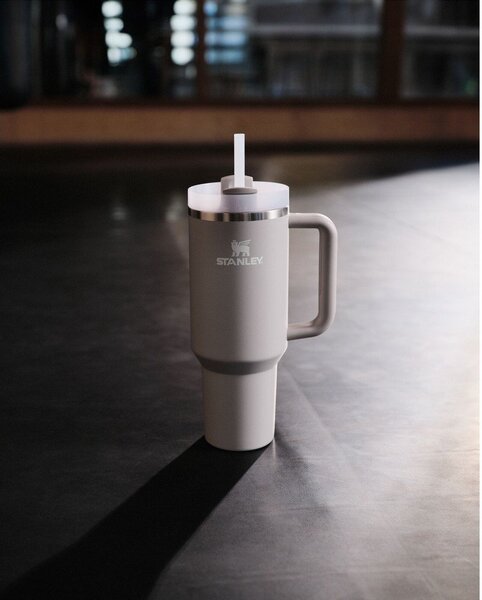 Borraccia termica grigio chiaro in acciaio inox 890 ml Quencher H2.O FlowState™ Tumbler Ash – Stanley