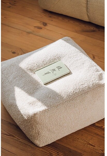 Poggiapiedi beige con rivestimento in bouclé Keno – noo.ma
