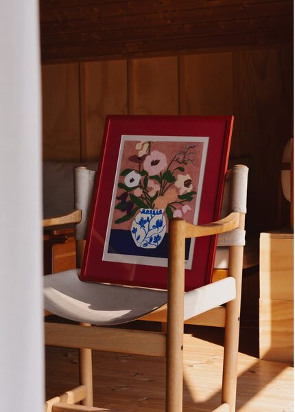 Poster 30x40 cm Flowers on Blue Table – Carla Llanos – The Poster Club
