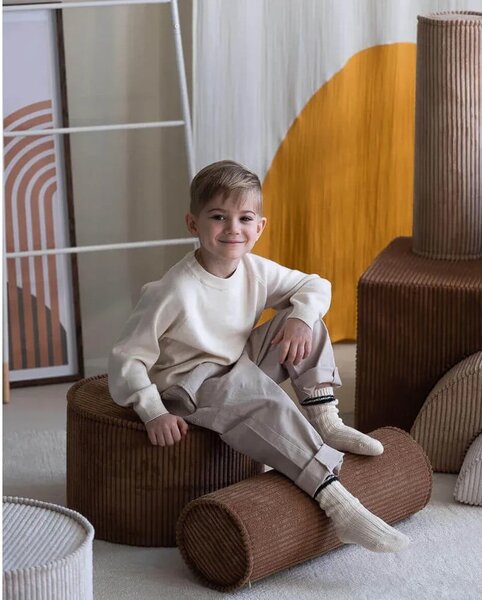 Cuscino per divano da bambini marrone con rivestimento in velluto a coste Roll – Wigiwama