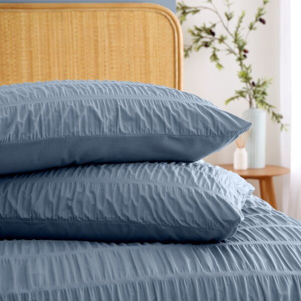 Set copripiumino e federa blu in crêpe per letto matrimoniale e per letto esteso 230x220 cm Seersucker – Catherine Lansfield