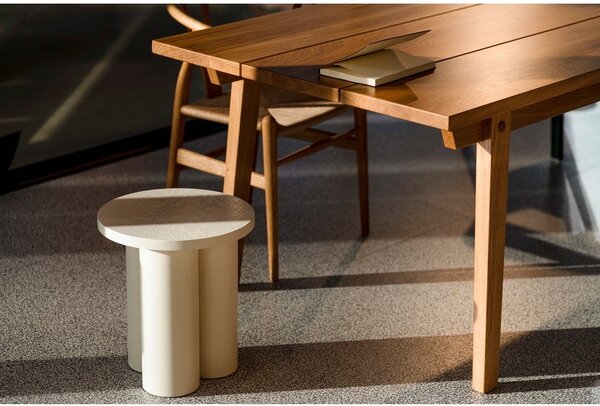 Sgabello beige Oly – noo.ma