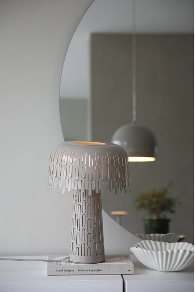 Lampada da tavolo greige con paralume in metallo (altezza totale 38 cm) Verbera – Markslöjd