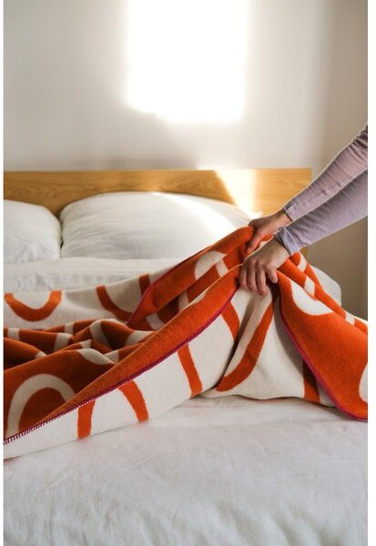 Coperta arancione 150x200 cm Swirl – noo.ma
