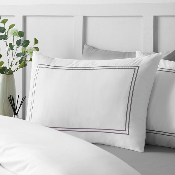 Set copripiumino e federa bianco in raso di seta per letto singolo 135x200 cm So Soft Mono Satin Stitch – Catherine Lansfield