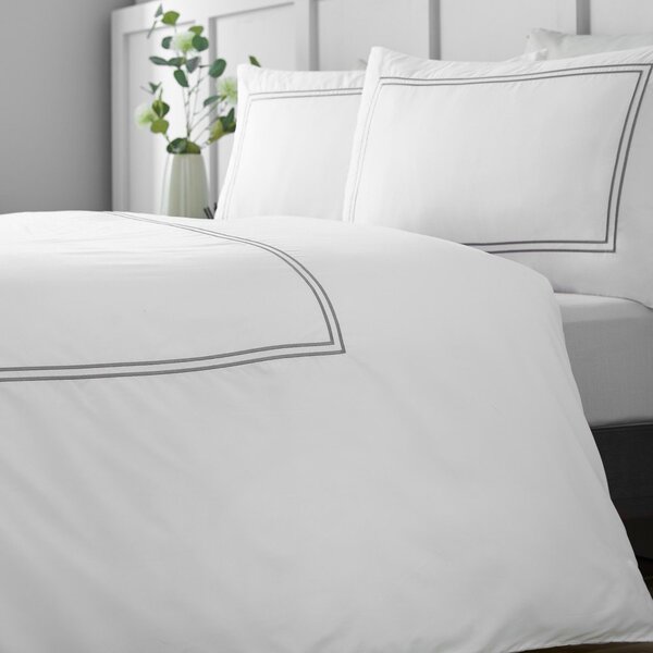 Set copripiumino e federa bianco in raso di seta per letto singolo 135x200 cm So Soft Mono Satin Stitch – Catherine Lansfield