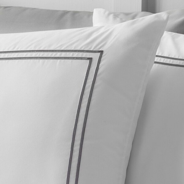 Set copripiumino e federa bianco in raso di seta per letto singolo 135x200 cm So Soft Mono Satin Stitch – Catherine Lansfield