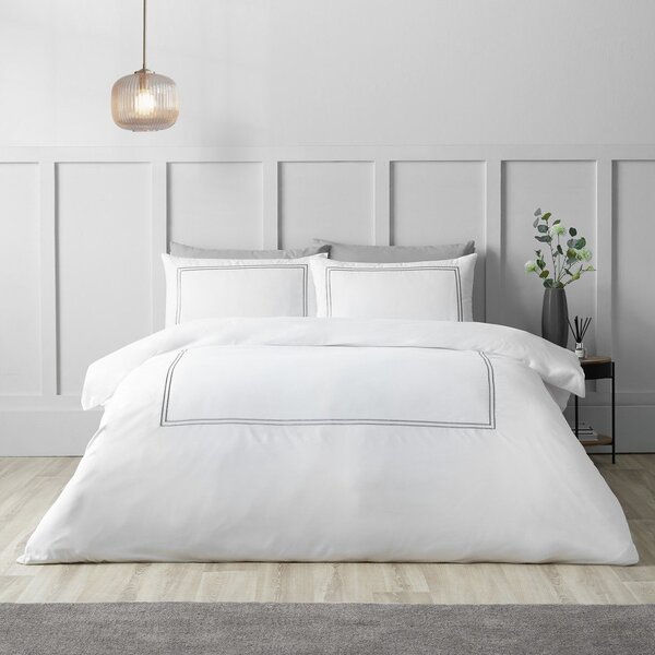 Set copripiumino e federa bianco in raso di seta per letto singolo 135x200 cm So Soft Mono Satin Stitch – Catherine Lansfield