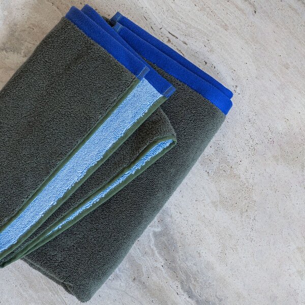 Asciugamano tipo terry verde scuro/blu in cotone organico 50x90 cm Soft – Mette Ditmer Denmark