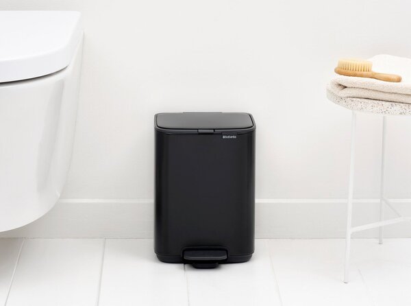 Cestino per la spazzatura nero opaco in acciaio con pedale 4 l Bo – Brabantia
