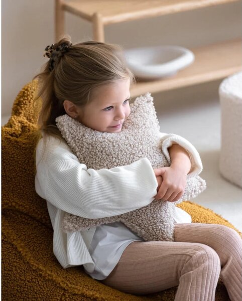 Cuscino per divano da bambini marrone chiaro con rivestimento in bouclé Star – Wigiwama