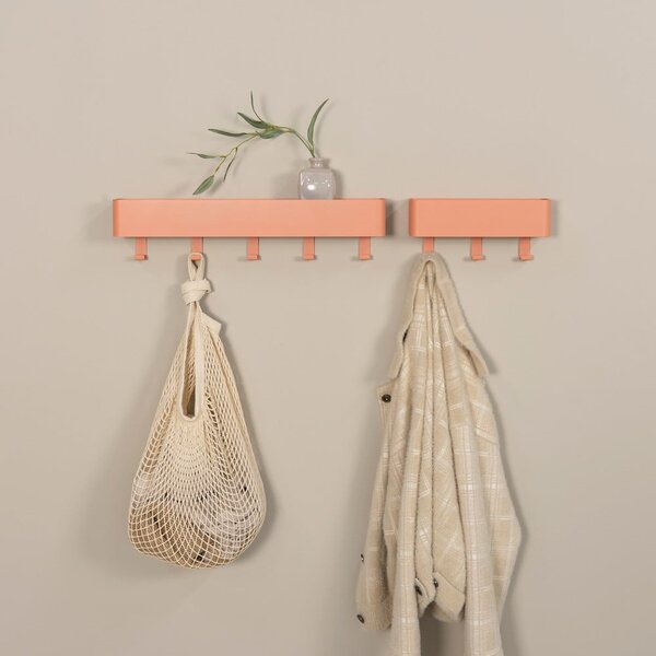 Attaccapanni da parete color salmone in metallo con scaffale 52 cm Dax Play – Spinder Design
