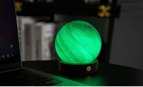 Decorazione luminosa marrone scuro con ricarica USB ø 8 cm Sand Storm – Gingko