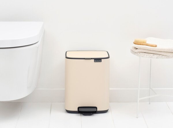 Cestino per la spazzatura beige in acciaio con pedale 7 l Bo – Brabantia