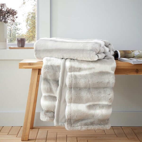 Coperta grigio chiaro in pelliccia finta 130x170 cm Flint – Catherine Lansfield