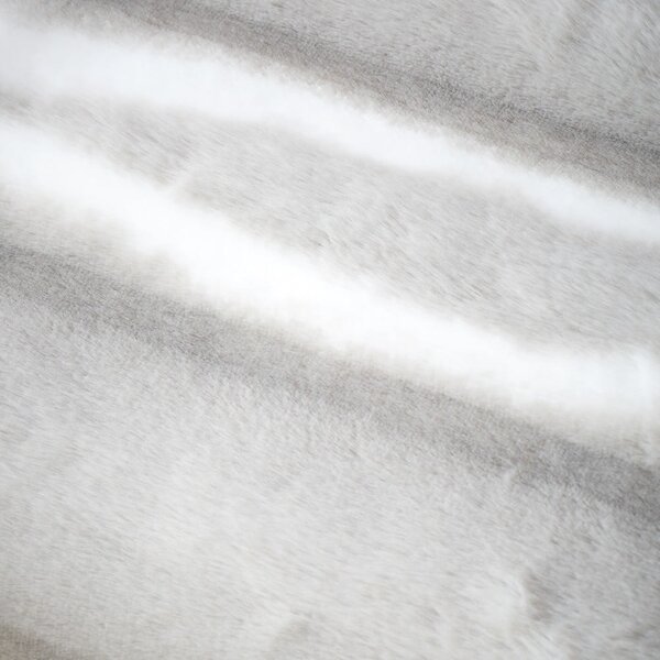 Coperta grigio chiaro in pelliccia finta 130x170 cm Flint – Catherine Lansfield