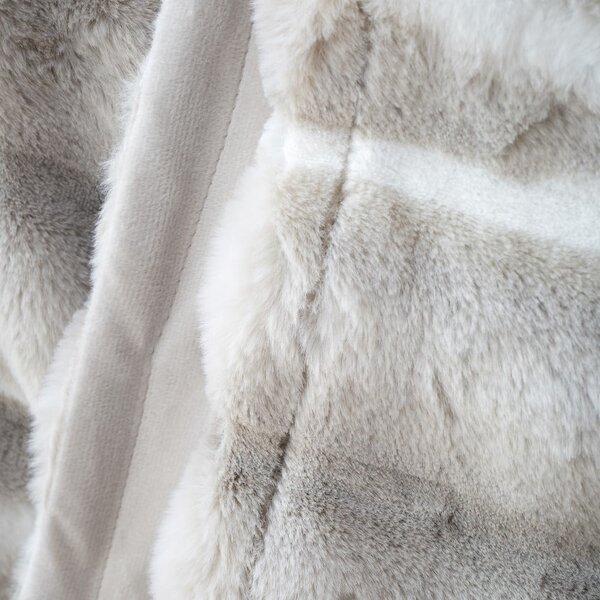 Coperta grigio chiaro in pelliccia finta 130x170 cm Flint – Catherine Lansfield