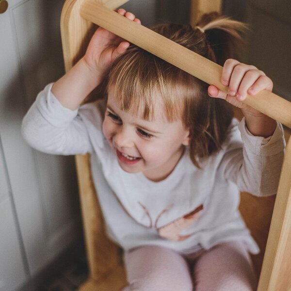 Torre di apprendimento di colore naturale in pino massiccio Montessori – Meowbaby