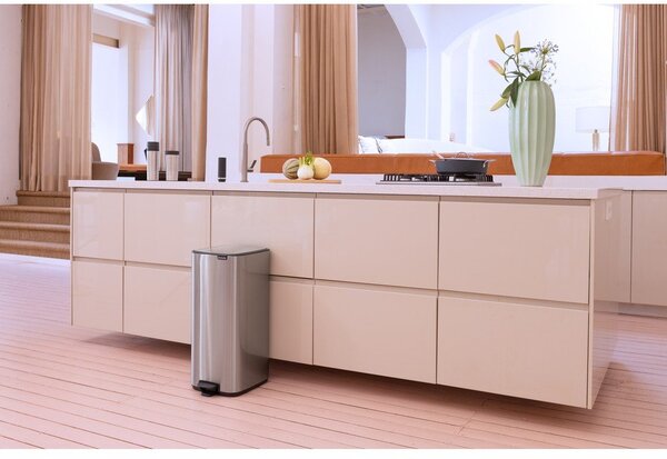 Cestino per la spazzatura color argento opaco in acciaio con pedale 30 l Bo – Brabantia