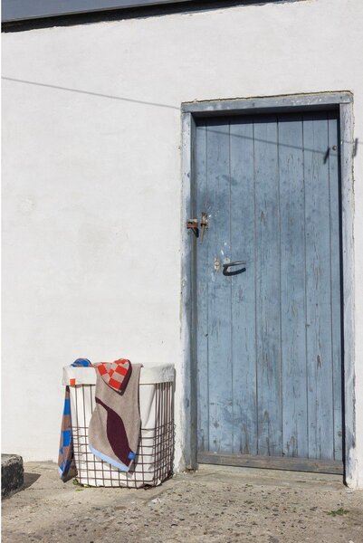 Cesta per il bucato burgundy in metallo 64 l Store-It – Mette Ditmer Denmark