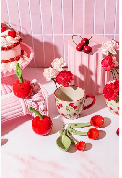Tazza beige in ceramica 250 ml Cherries – Sass & Belle