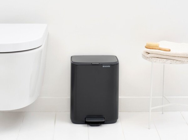 Cestino per la spazzatura nero opaco in acciaio con pedale 7 l Bo – Brabantia