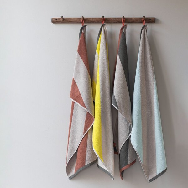 Set di asciugamani gialli in spugna in cotone organico 2 pz 40x55 cm Diagonal - Mette Ditmer Denmark