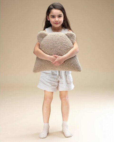Cuscino per divano da bambini marrone chiaro con rivestimento in bouclé Bear – Wigiwama