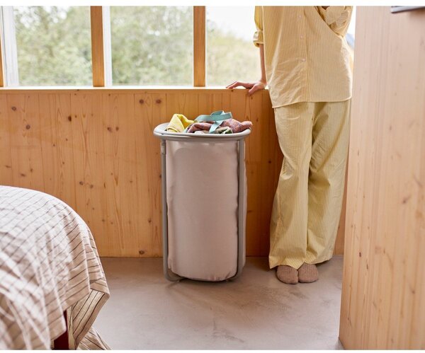 Cesta per il bucato grigio chiaro in tessuto 50 l Duo – Joseph Joseph