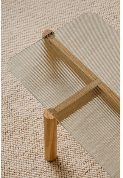Tavolino da salotto di colore naturale con piano in vetro 55x105 cm Kob – noo.ma