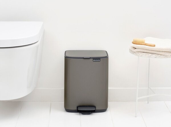 Cestino per la spazzatura grigio in acciaio con pedale 7 l Bo – Brabantia
