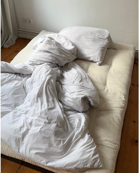 Divano letto color senape 140 cm Roots Black Night - Karup Design