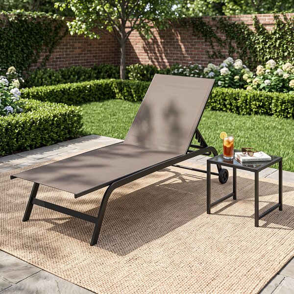 Costway Set sdraio e tavolino in metallo con schienale regolabile in 6 posizioni, Tavolino quadrato per giardino e balcone Marrone