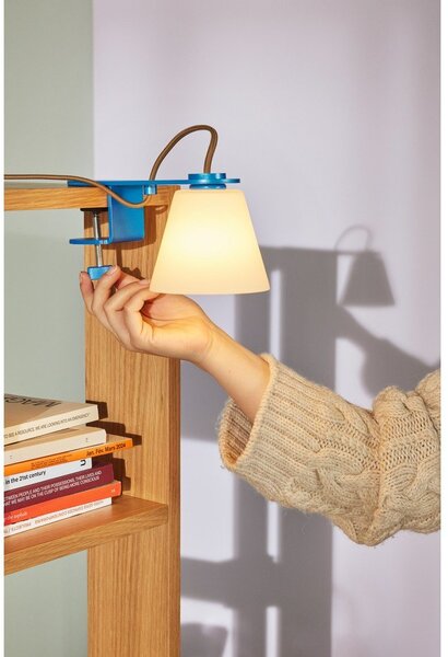 Lampada da tavolo blu con paralume in vetro (altezza 23 cm) Lure - Hübsch