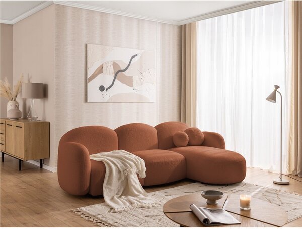 Divano angolare color terracotta (con penisola a destra/con chaise lounge) con rivestimento in bouclé Orbit – Ropez