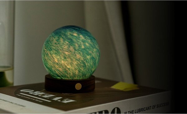 Decorazione luminosa colore naturale scuro con ricarica USB ø 8 cm Galaxy Breeze – Gingko