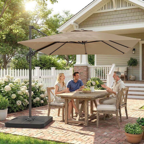 Outsunny Ombrellone a braccio quadrato, base e piastre di zavorra, asta in alluminio, protezione UPF50+, 2,4x2,4m, Kaki | Aosom Italy
