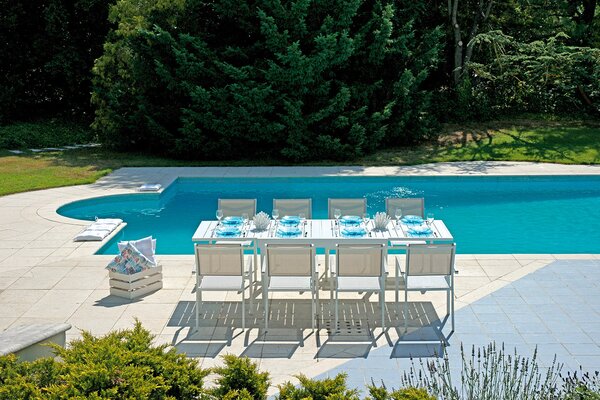 Tavolo Allungabile da Giardino 135/270x90x75 cm Montecatini in Alluminio Bianco