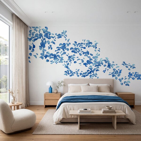 Carta da parati Petali di fiori blu su sfondo bianco, Carta da parati acquerello sul muro, Carta da parati popolare - Tapeko.it