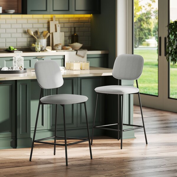 HOMCOM Set da 2 sgabelli da bar con poggiapiedi, rivestimento in velluto e gambe in acciaio per sala da pranzo, 45x49x102 cm, Grigio chiaro | Aosom Italy