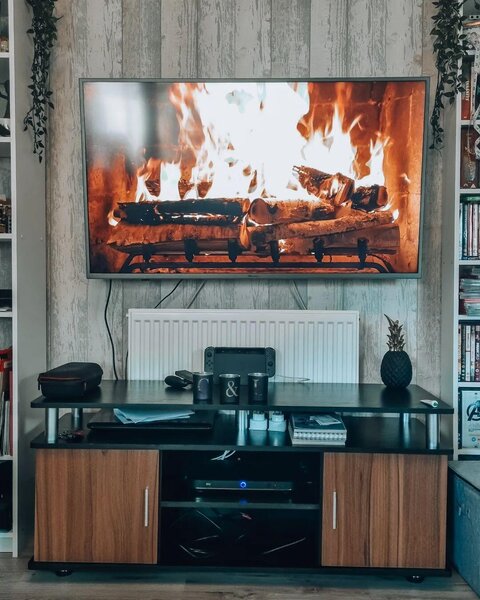 HOMCOM Mobile Porta TV Fino a 50'' con Armadietti e Ripiani, Mobiletto per Salotto e Soggiorno in Legno e Alluminio, 120x40x52.2cm|Aosom